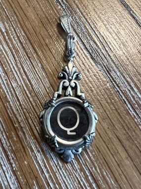 ANTIQUE TYPEWRITER KEY PENDANT NECKLACE INITIAL Q